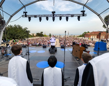 El Park Güell acull un concert de l’Escolania de Montserrat obert a la ciutadania
